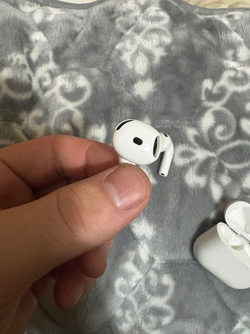 AirPods 第四世代　アクティブノイズキャンセリング無しモデル