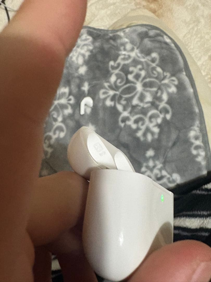 AirPods 第四世代　アクティブノイズキャンセリング無しモデル
