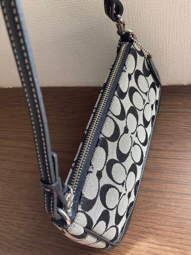 【新品】コーチ シグネチャーコレクション/アクセサリーポーチ/ハンドバッグ