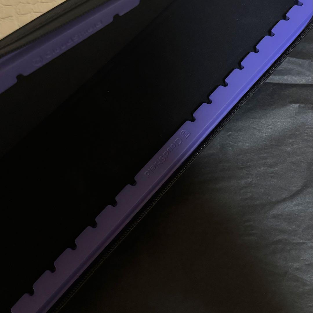 BURGA ヴィーガン・サフィアーノ・レザー PCケース