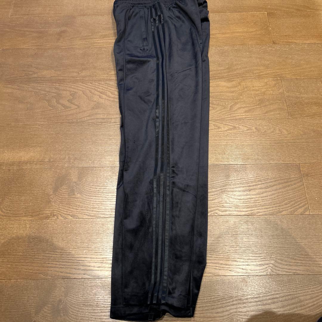 新品 アディダス adidas レディース・ベロアトラックパンツ L 黒
