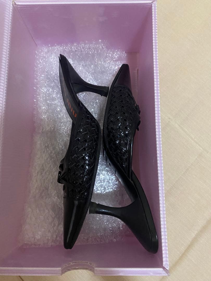 miu miu ブラック