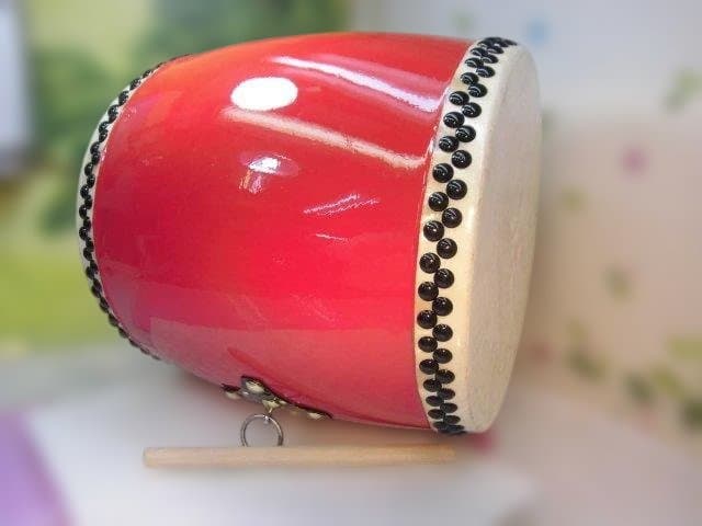 新品未使用(送料無料)26.980円　エイサー大太鼓36cm*40cmバチ付き