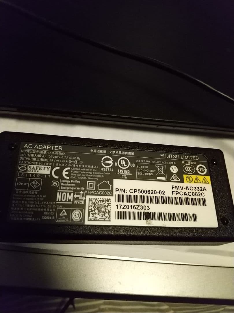 Fujitsu U938/s 訳あり i5-7200u 4GB/256nvme