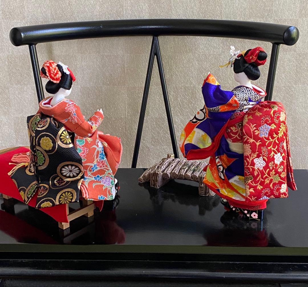 日本人形　舞妓さん2人　京の庭