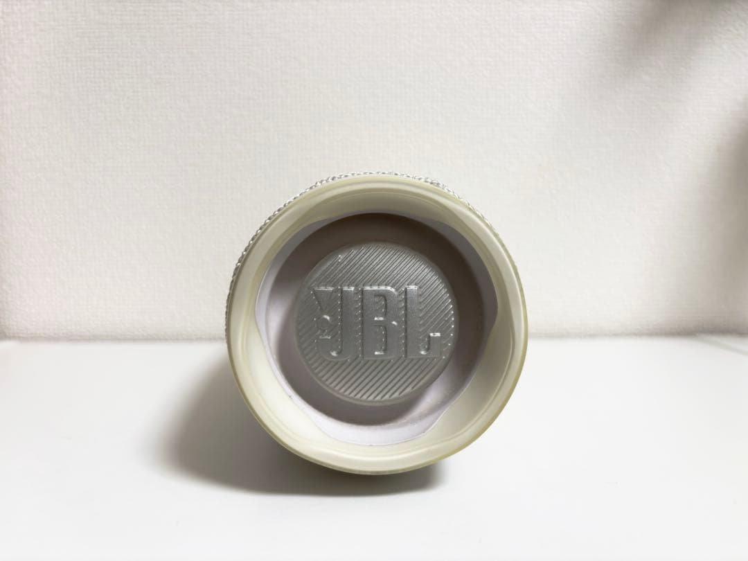 【ほぼ新品/美品】 JBL Charge 4 IPX7防水/ ホワイト