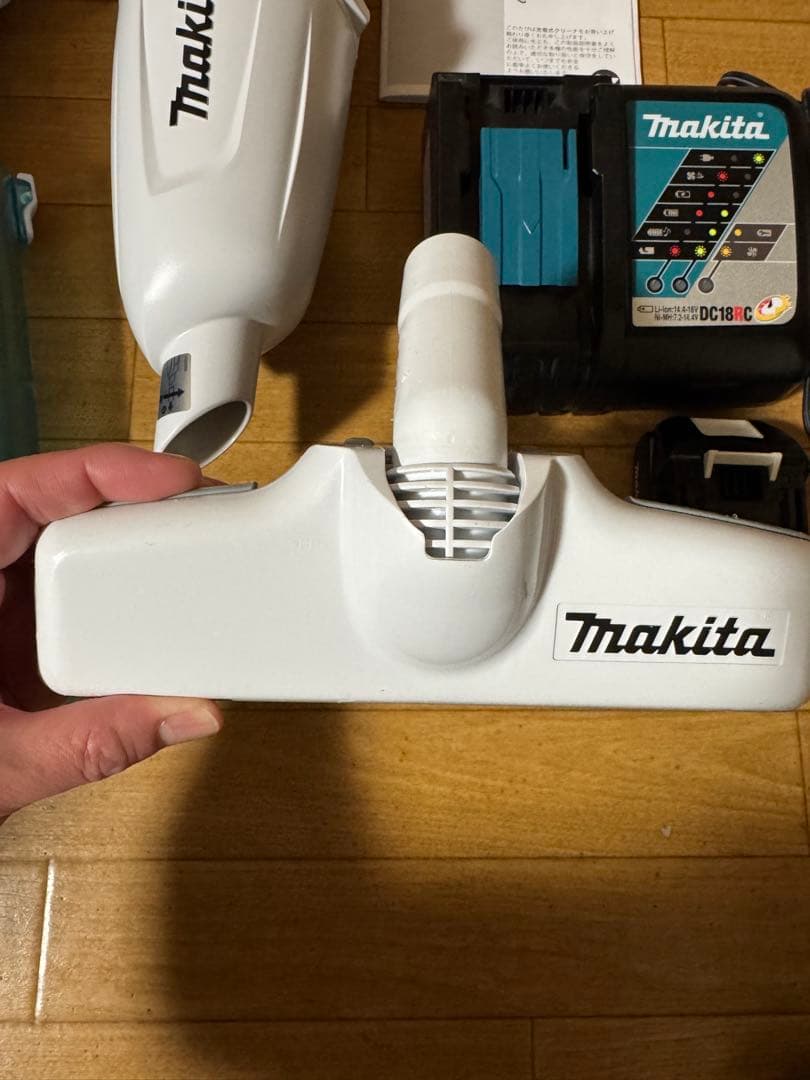Makita CL181FDW コードレスクリーナー 本体