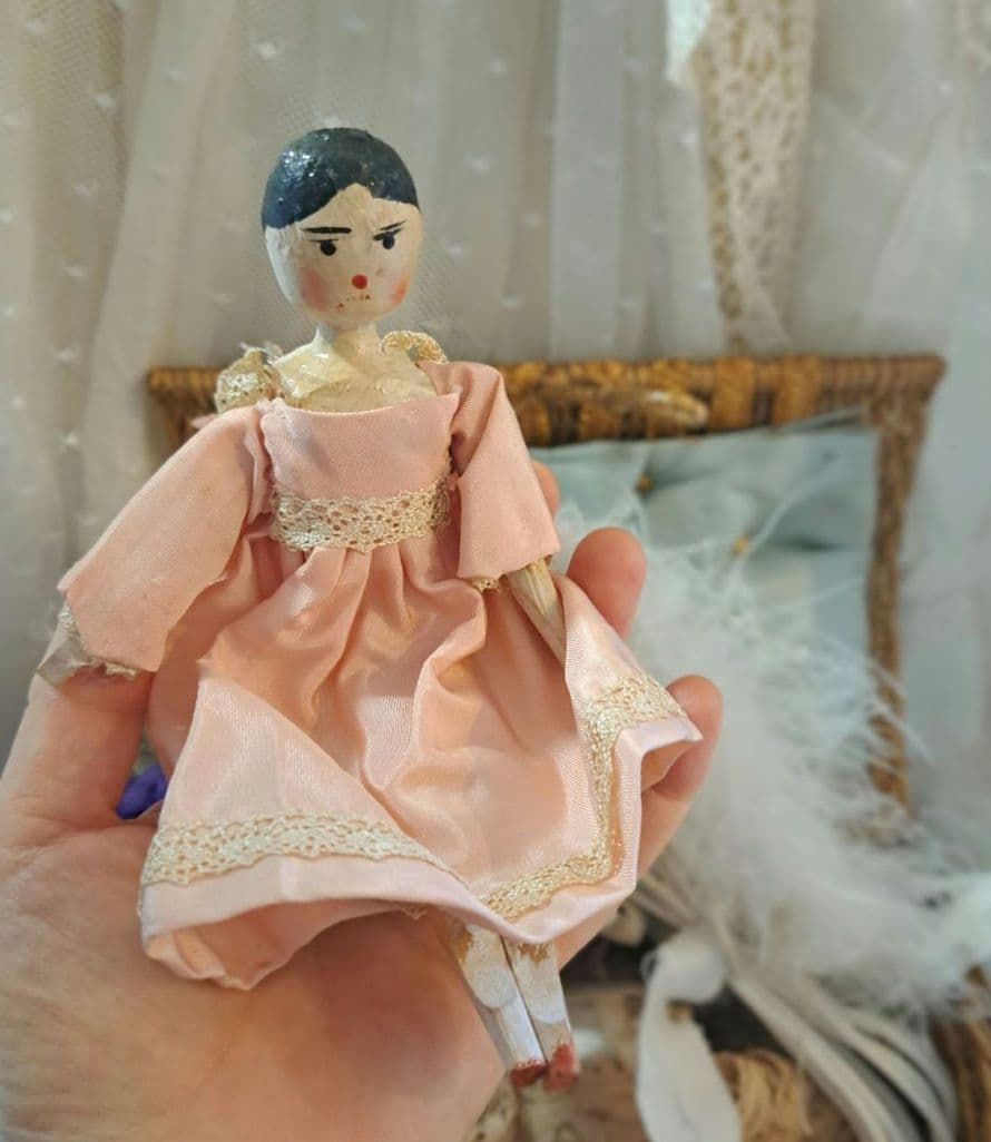 小さめ　ペグドール　座れる　ピンクドレス　　ミニョネット　アンティーク　ほのぼの