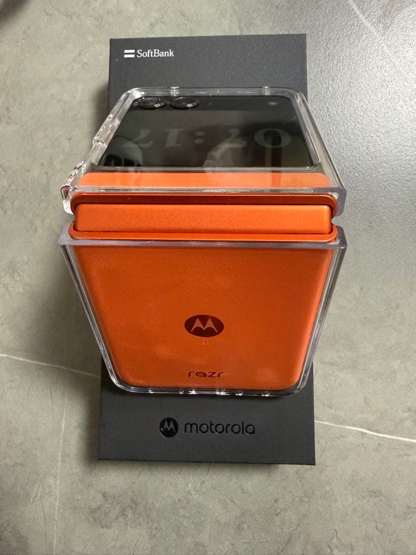 美品！最終値下げ12日までSALE。 motorola razr 50s