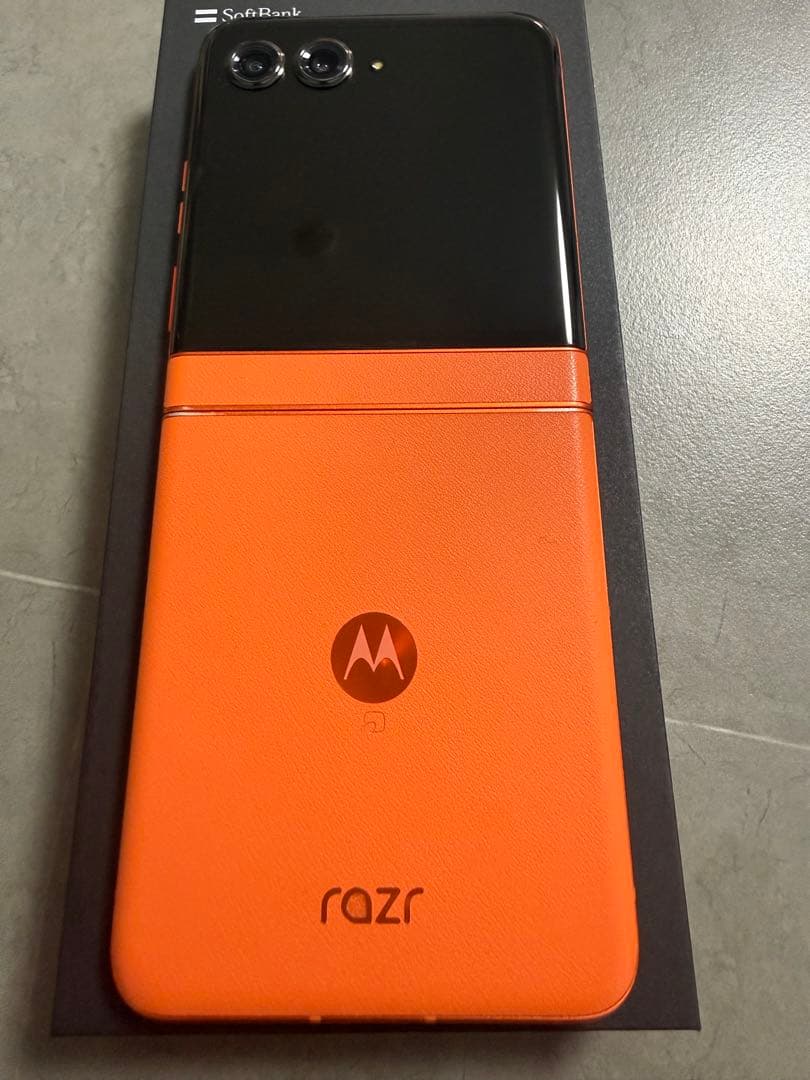 美品！最終値下げ12日までSALE。 motorola razr 50s