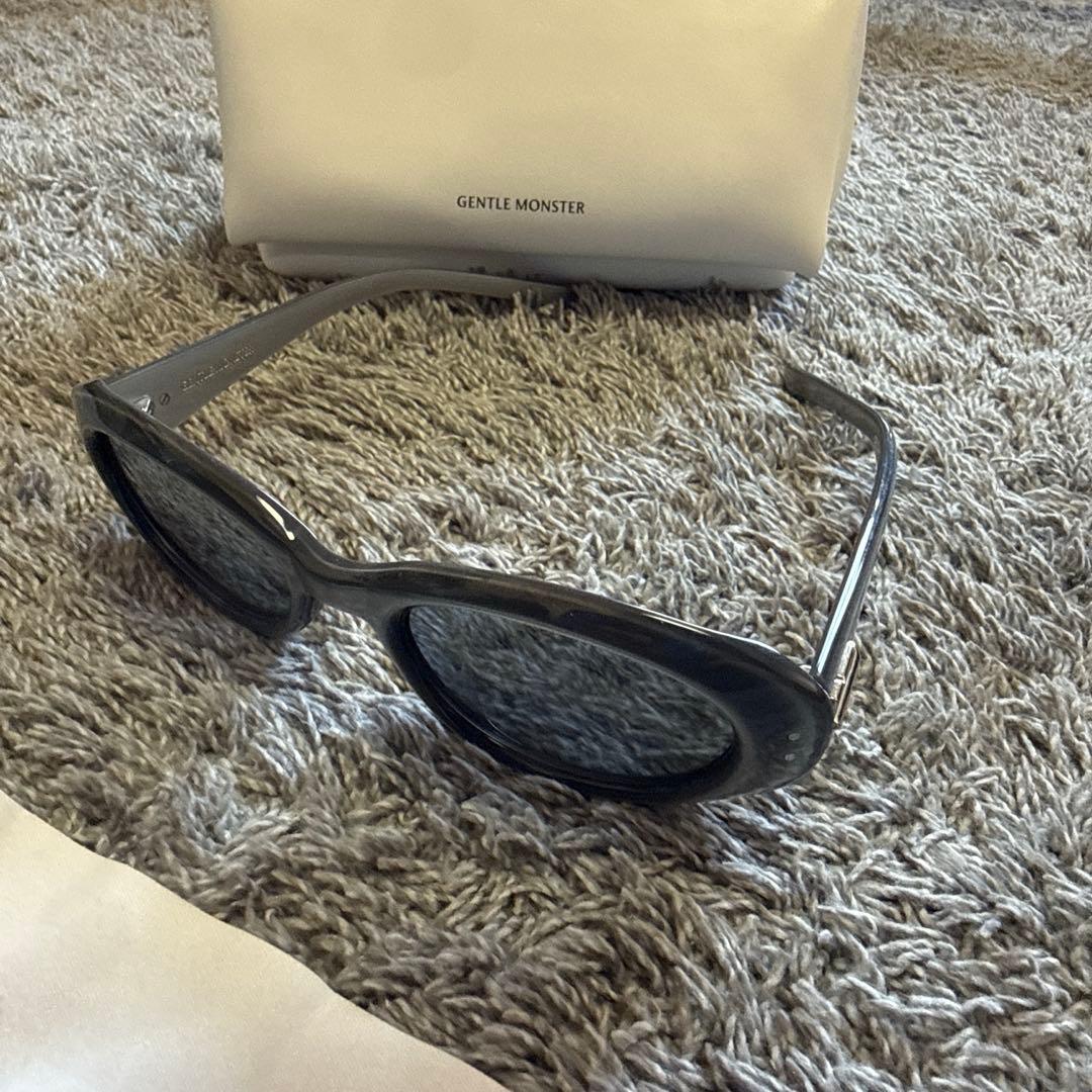 【最終値下げ】GENTLE MONSTER グレー サングラス ケース付き