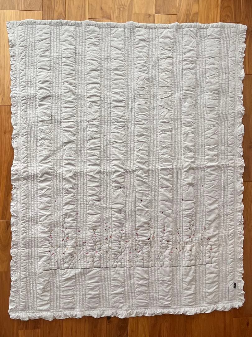 イブルマット◎ライトグレー　お花刺繍入り　キルティング 韓国　165×210