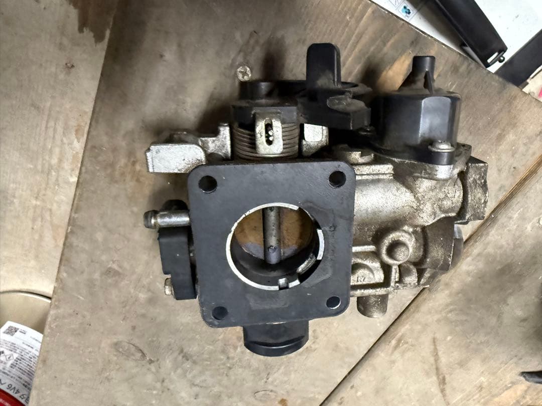 スズキ　ジムニー　jb23 スロットルボディ　ISCバルブ　スロットルバルブ