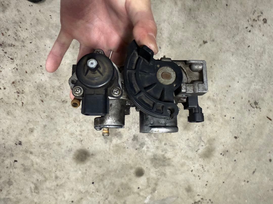 スズキ　ジムニー　jb23 スロットルボディ　ISCバルブ　スロットルバルブ