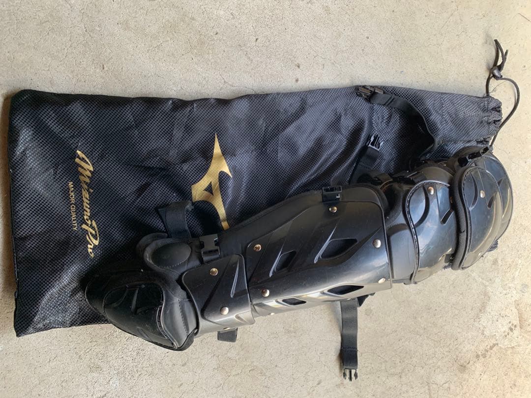 ミズノプロ　キャッチャー用レガース Mサイズ ブラック（硬式用）