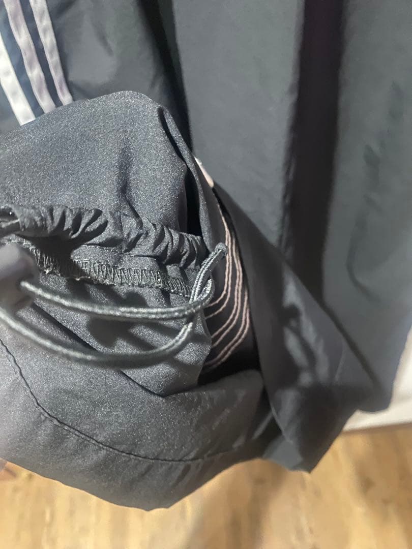 IV9318 adidas Adilenium オーバーサイズ トラックパンツ