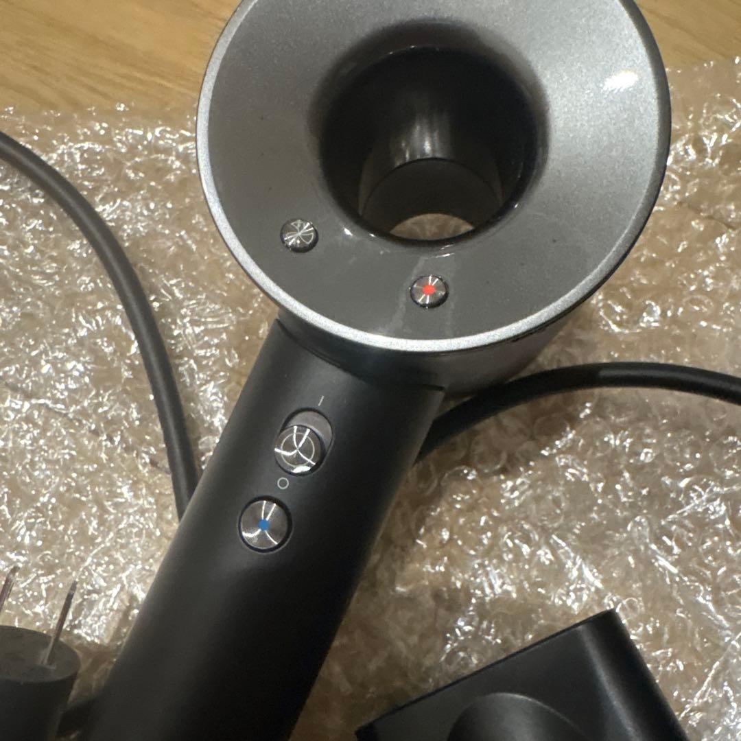 ダイソンドライヤー　ブラック