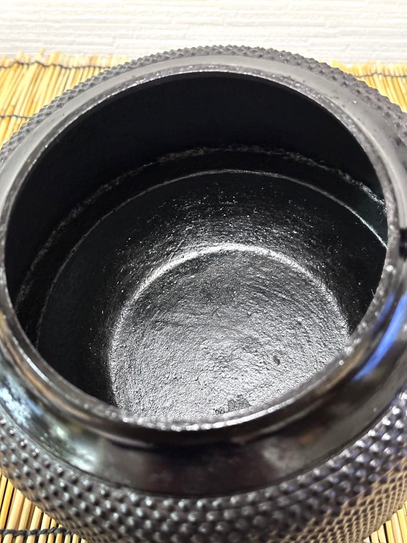 未使用品　成龍堂鋳造所 日本伝統工芸士 及川　齋（齋峰)造２２型アラレ　南部鉄瓶