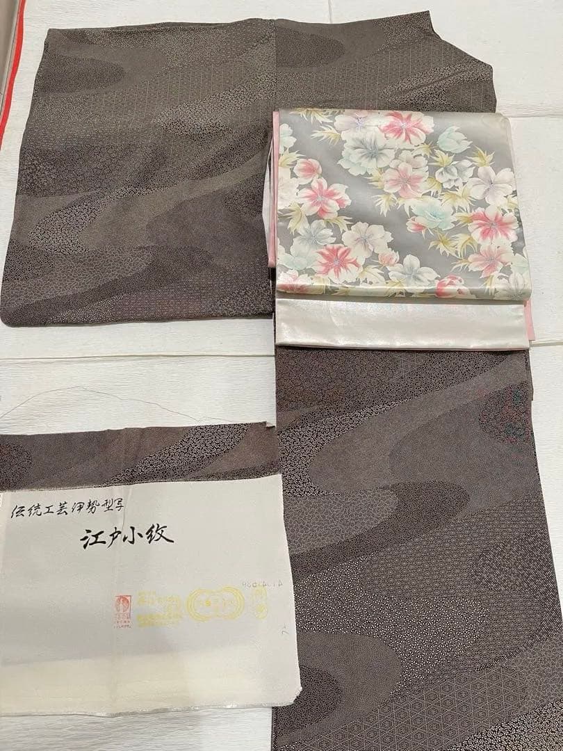 江戸小紋　ブラウン　仕立て上がり　正絹　銀花仙　撫松庵　丹後ちりめん　伊勢型写