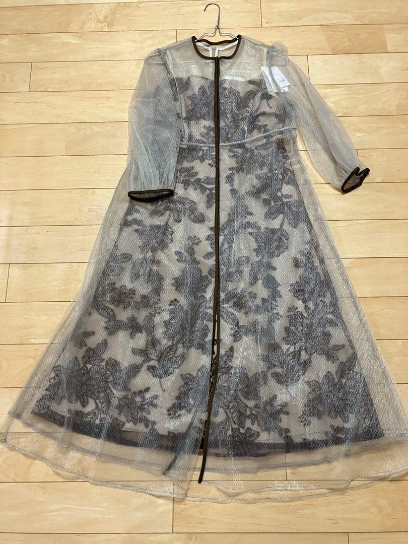 ラ*テ様 【新品タグ付き】LEJA チュールパイピングリーフベルトAラインドレス