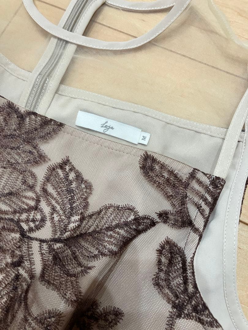 ラ*テ様 【新品タグ付き】LEJA チュールパイピングリーフベルトAラインドレス