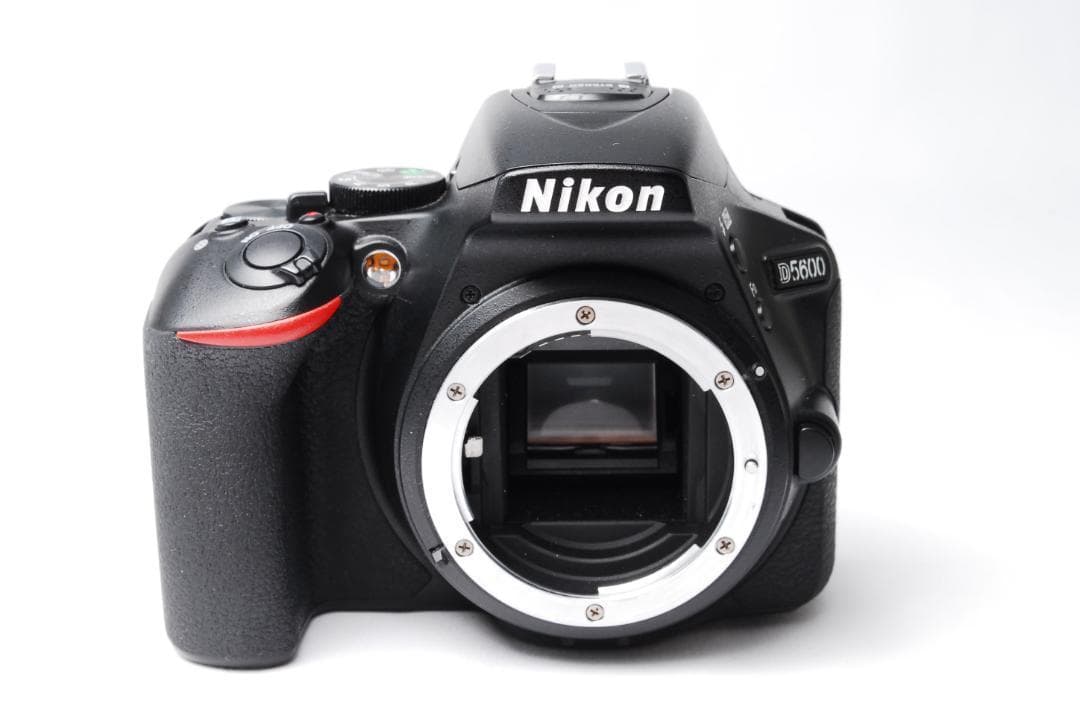 【ショット少ない】Nikon D5600 ダブルレンズ 初心者おすすめ