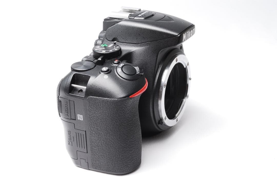 【ショット少ない】Nikon D5600 ダブルレンズ 初心者おすすめ