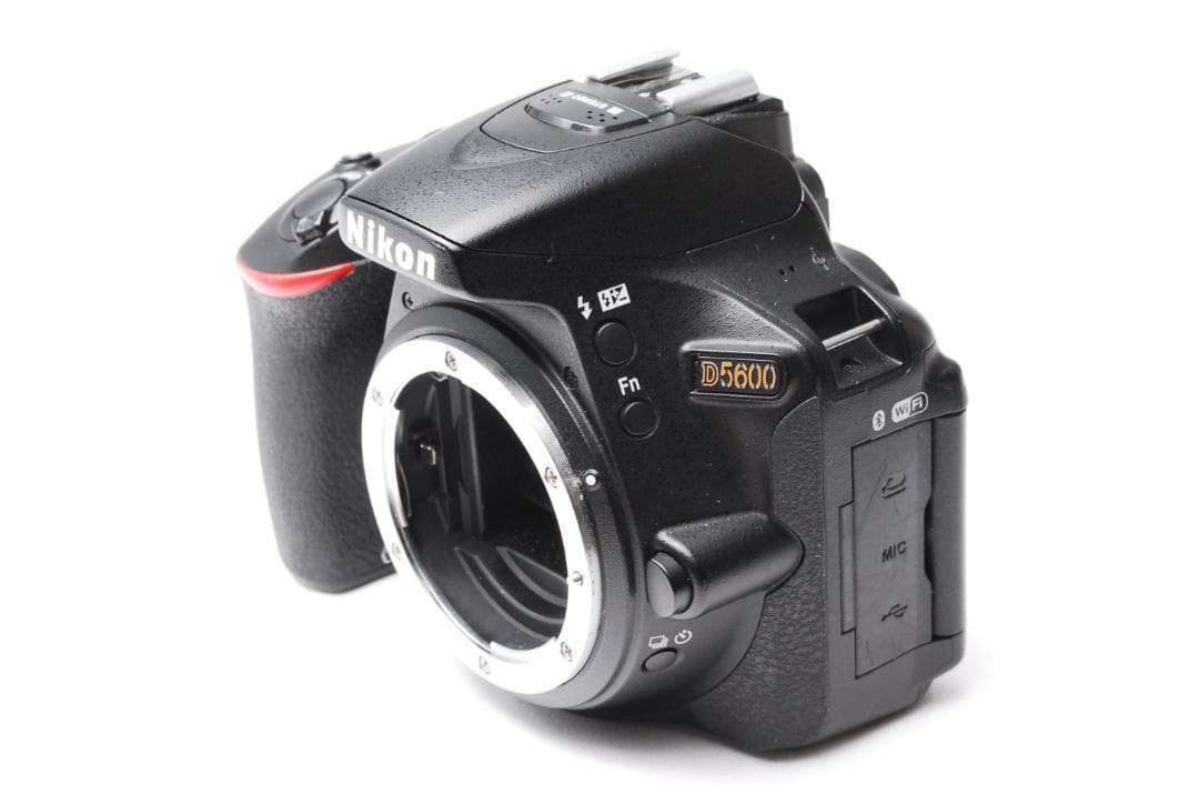 【ショット少ない】Nikon D5600 ダブルレンズ 初心者おすすめ