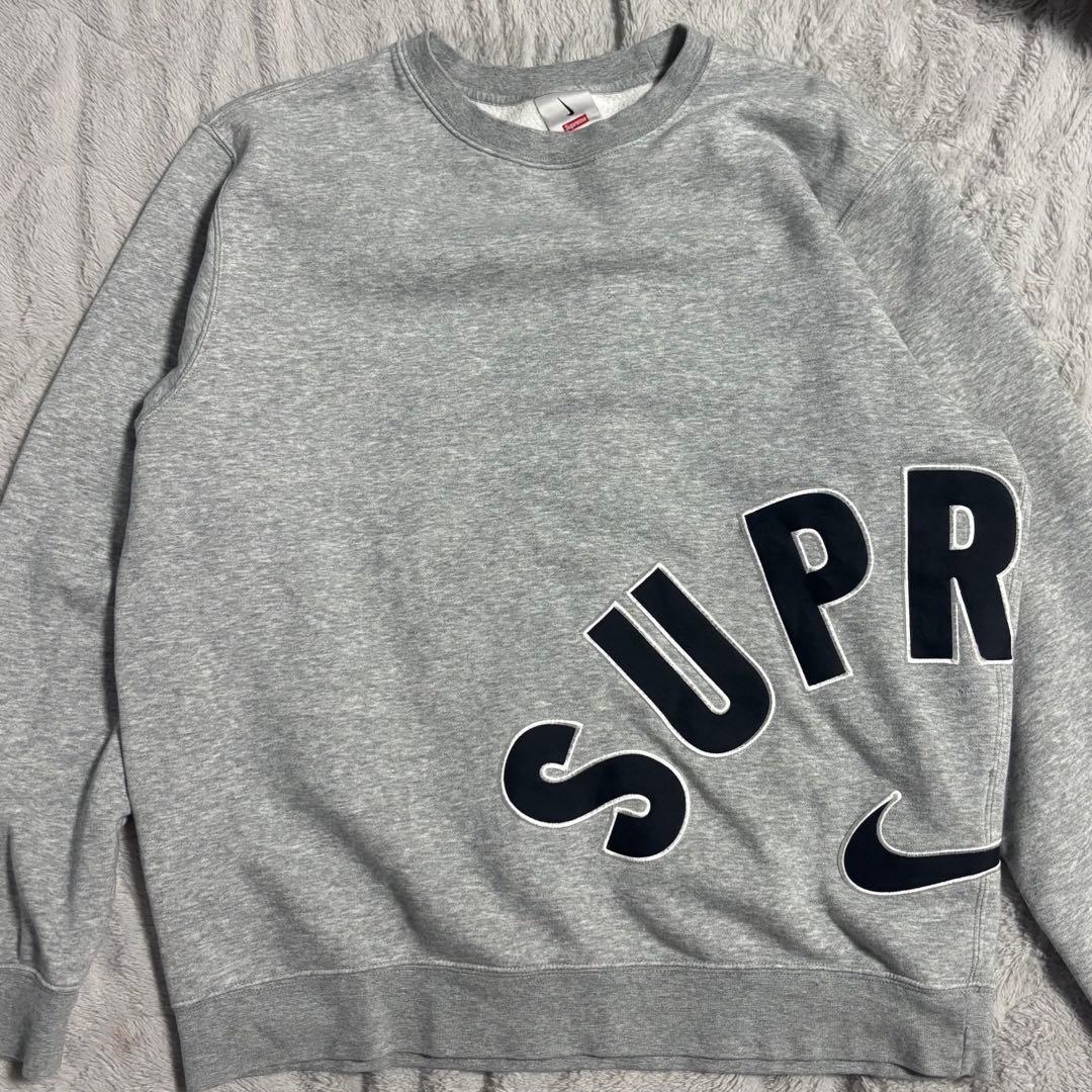 supremeとNIKEコラボスエット
