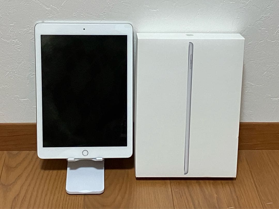 【美品】Apple iPad 第6世代 本体 シルバー 32GB