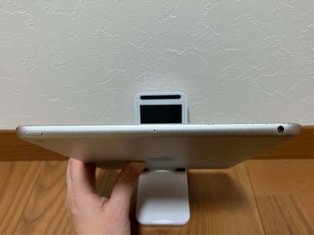 【美品】Apple iPad 第6世代 本体 シルバー 32GB
