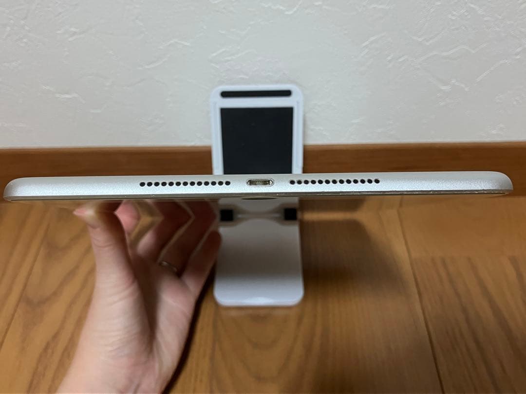 【美品】Apple iPad 第6世代 本体 シルバー 32GB