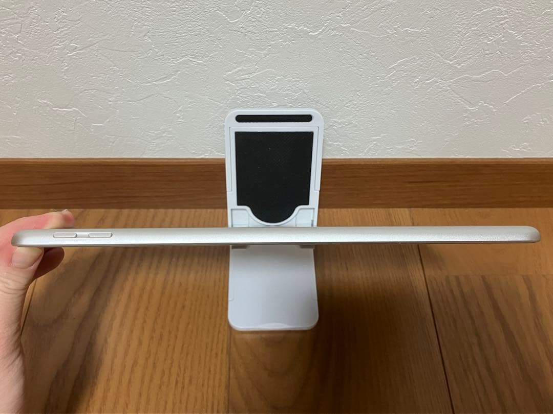 【美品】Apple iPad 第6世代 本体 シルバー 32GB