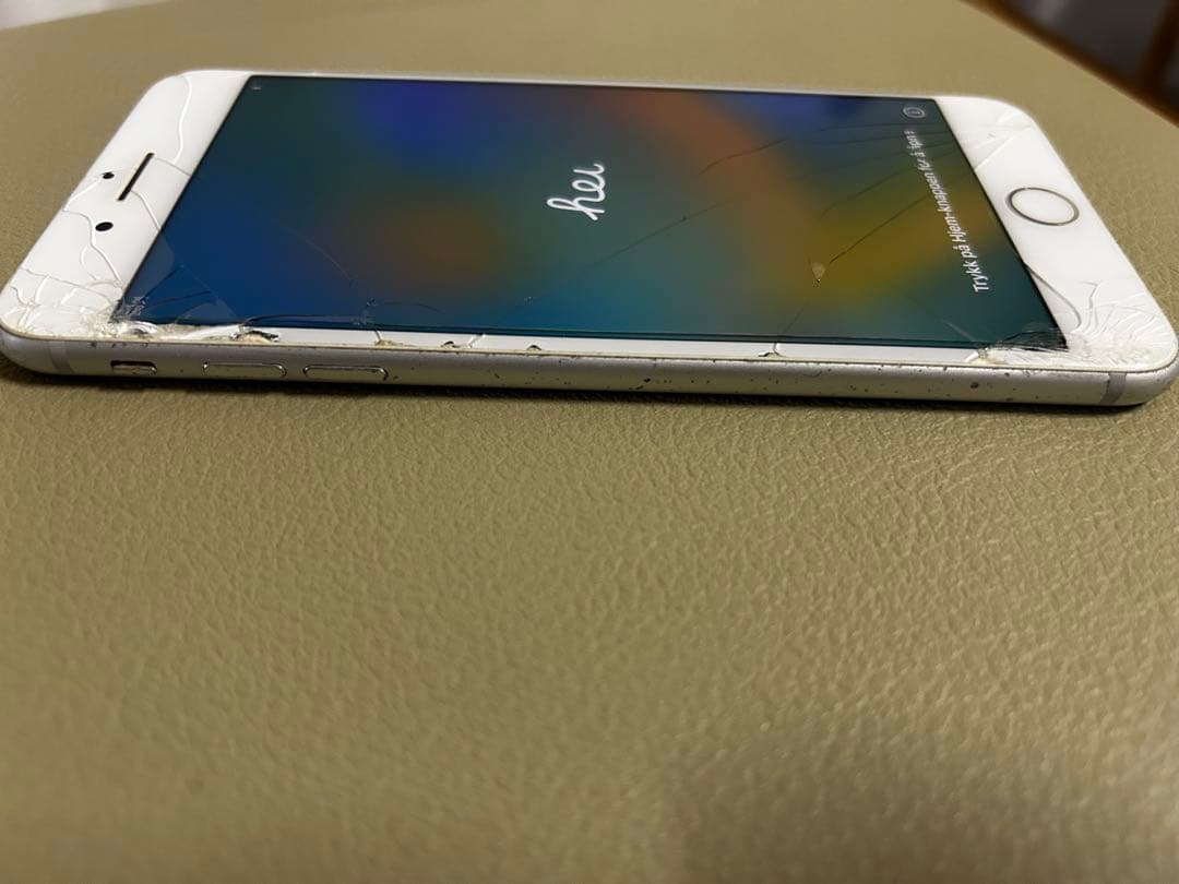 iPhone8 Plus 256GB SIMフリー 画面・背面割れ動作OK