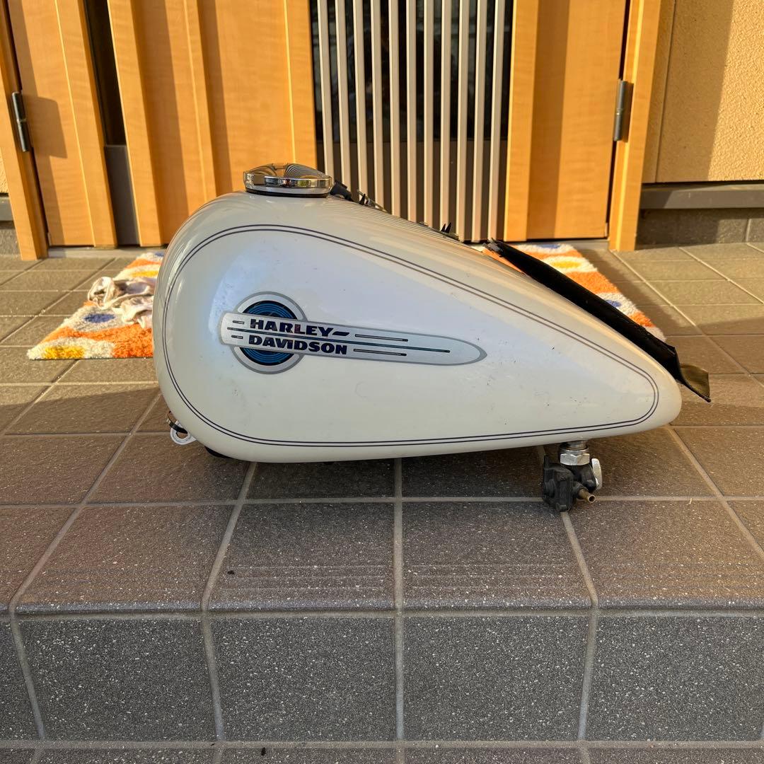 Harley-Davidson 2004式　FLSTC 純正タンク