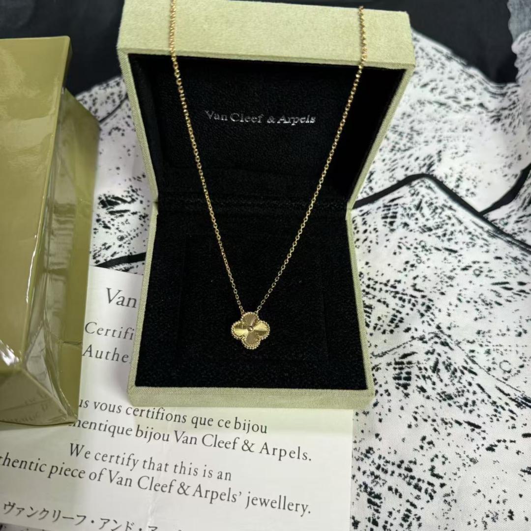 Van Cleef & Arpels 四つ葉のクローバーネックレス@1
