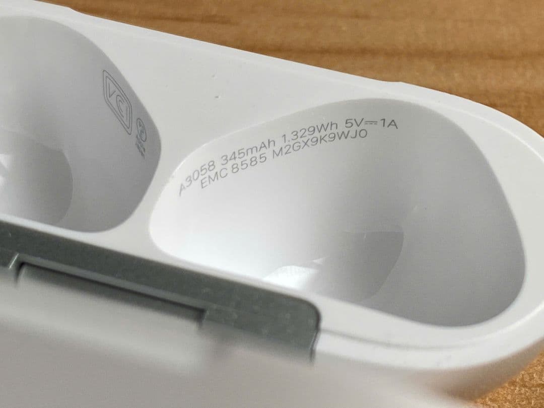 Apple AirPods 4（通常版・ANC非対応）