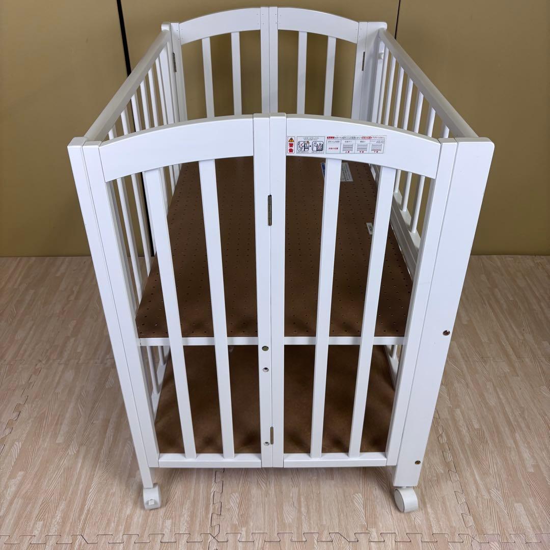 ☆除菌清掃済☆　☆綺麗☆　カトージ　ミニベッド　折りたたみ　ホワイト　扉開閉式