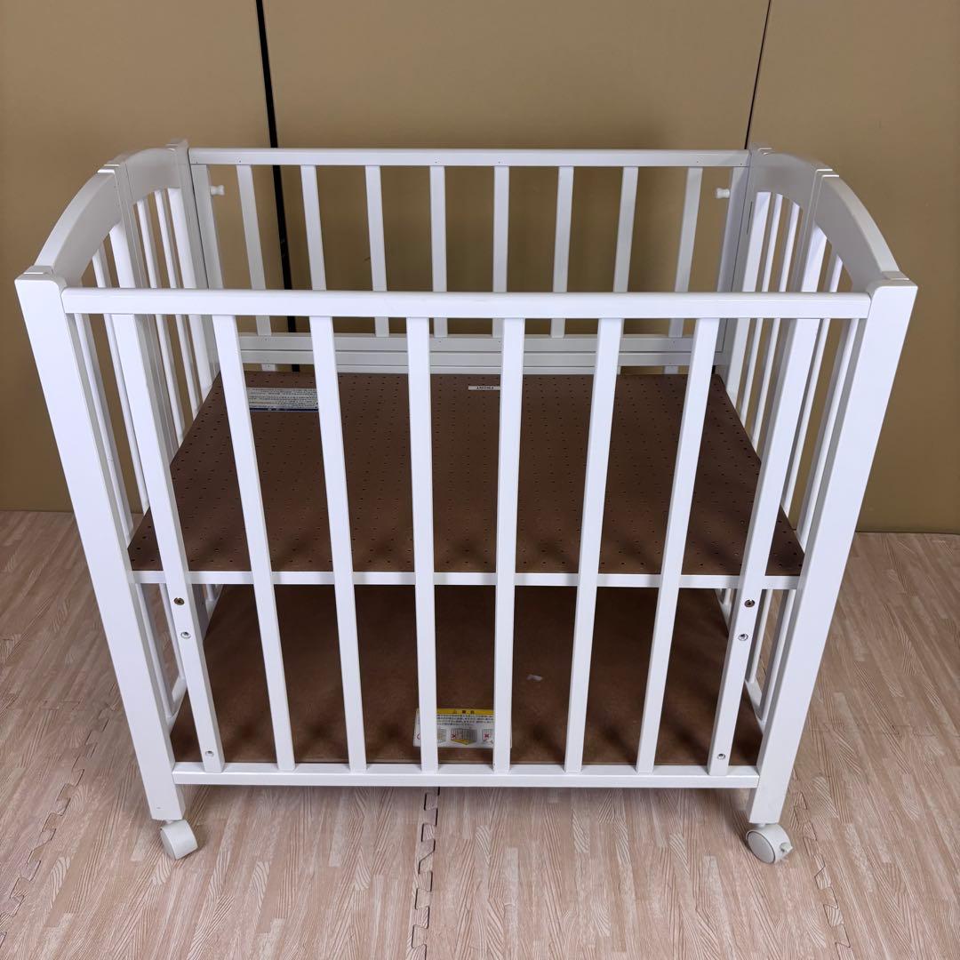 ☆除菌清掃済☆　☆綺麗☆　カトージ　ミニベッド　折りたたみ　ホワイト　扉開閉式