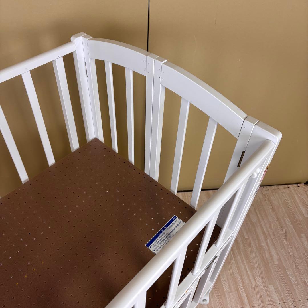 ☆除菌清掃済☆　☆綺麗☆　カトージ　ミニベッド　折りたたみ　ホワイト　扉開閉式