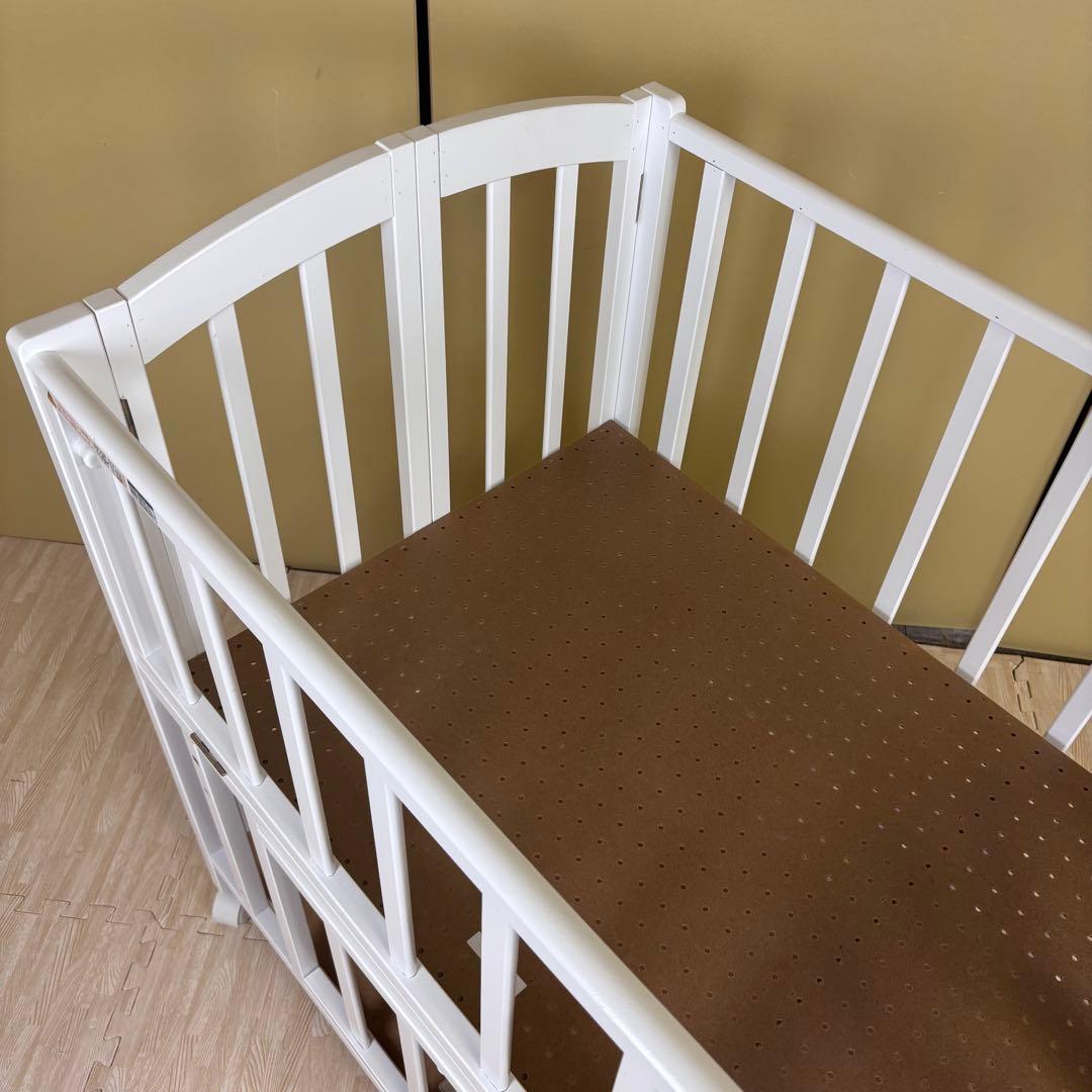 ☆除菌清掃済☆　☆綺麗☆　カトージ　ミニベッド　折りたたみ　ホワイト　扉開閉式