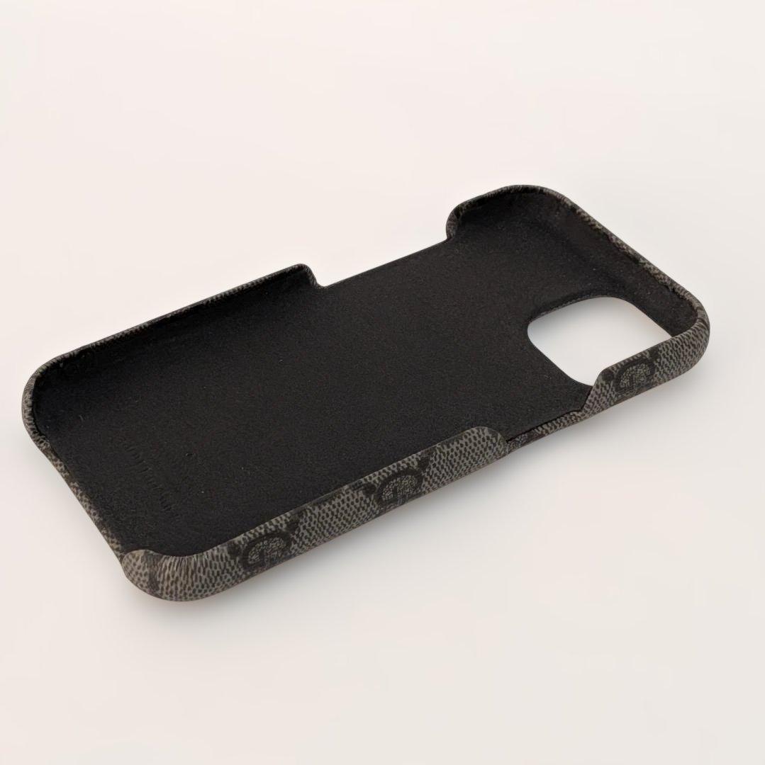GUCCI iPhone15pro ケース グレー ブラック GGスプリーム柄