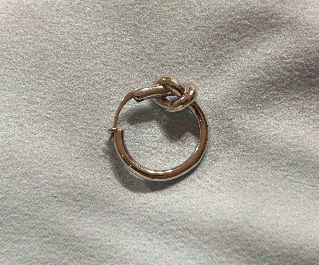 【片耳のみ】CELINE ノットフープ ピアス シルバー系 SCA1224