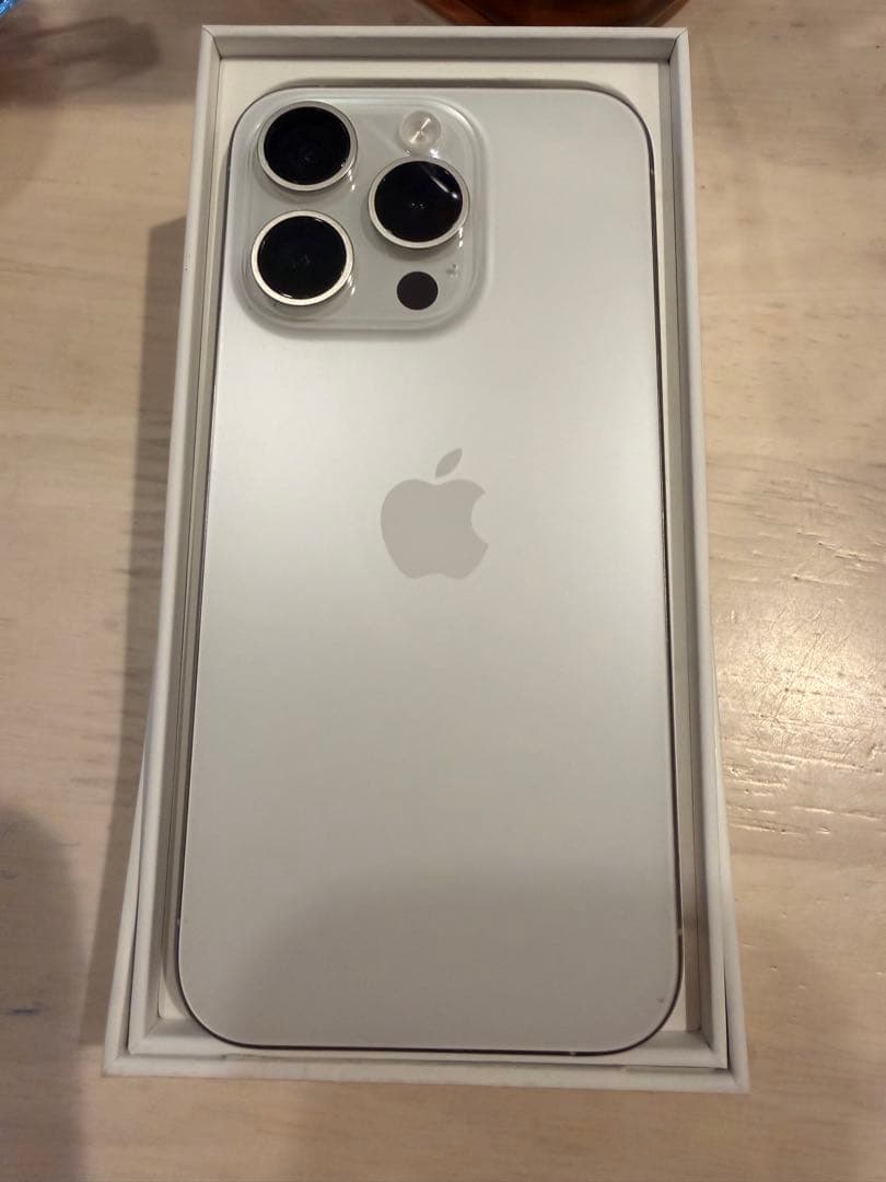 週末セール　iPhone15Pro 512G シルバー 本体 充電ケーブル付き