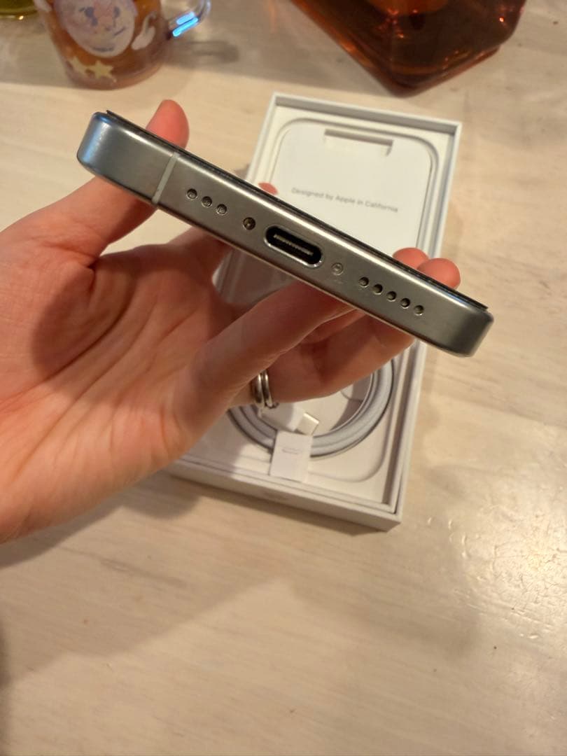 週末セール　iPhone15Pro 512G シルバー 本体 充電ケーブル付き