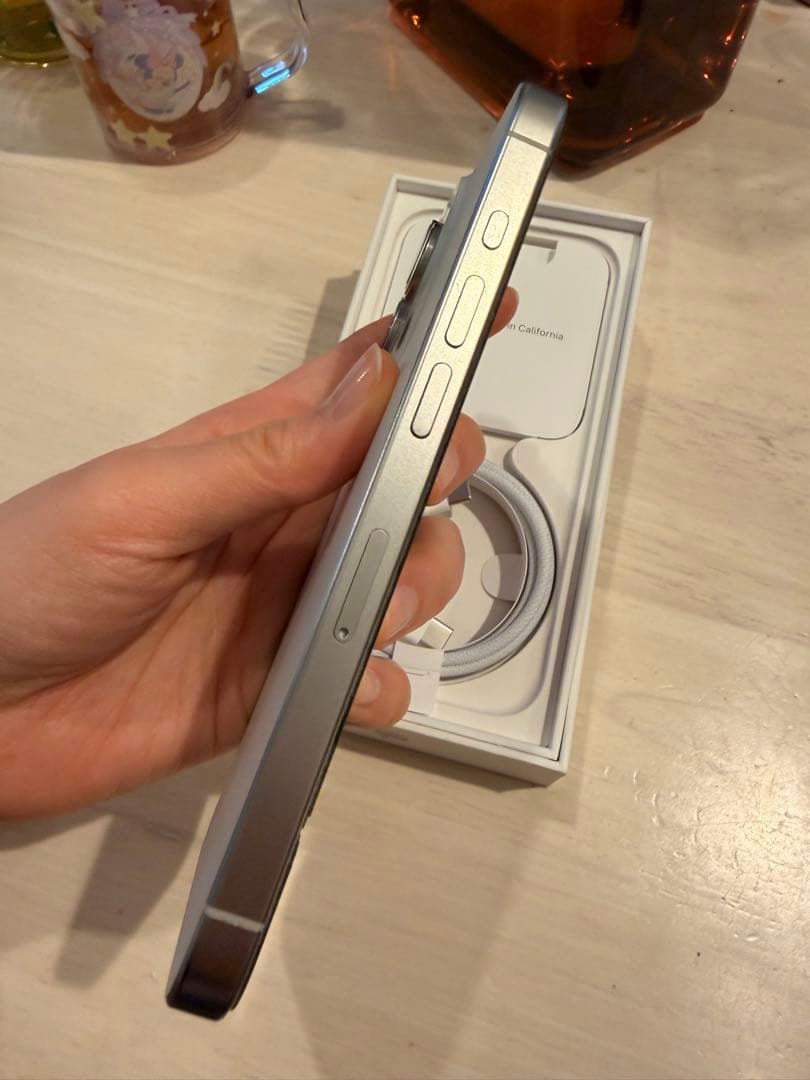 週末セール　iPhone15Pro 512G シルバー 本体 充電ケーブル付き