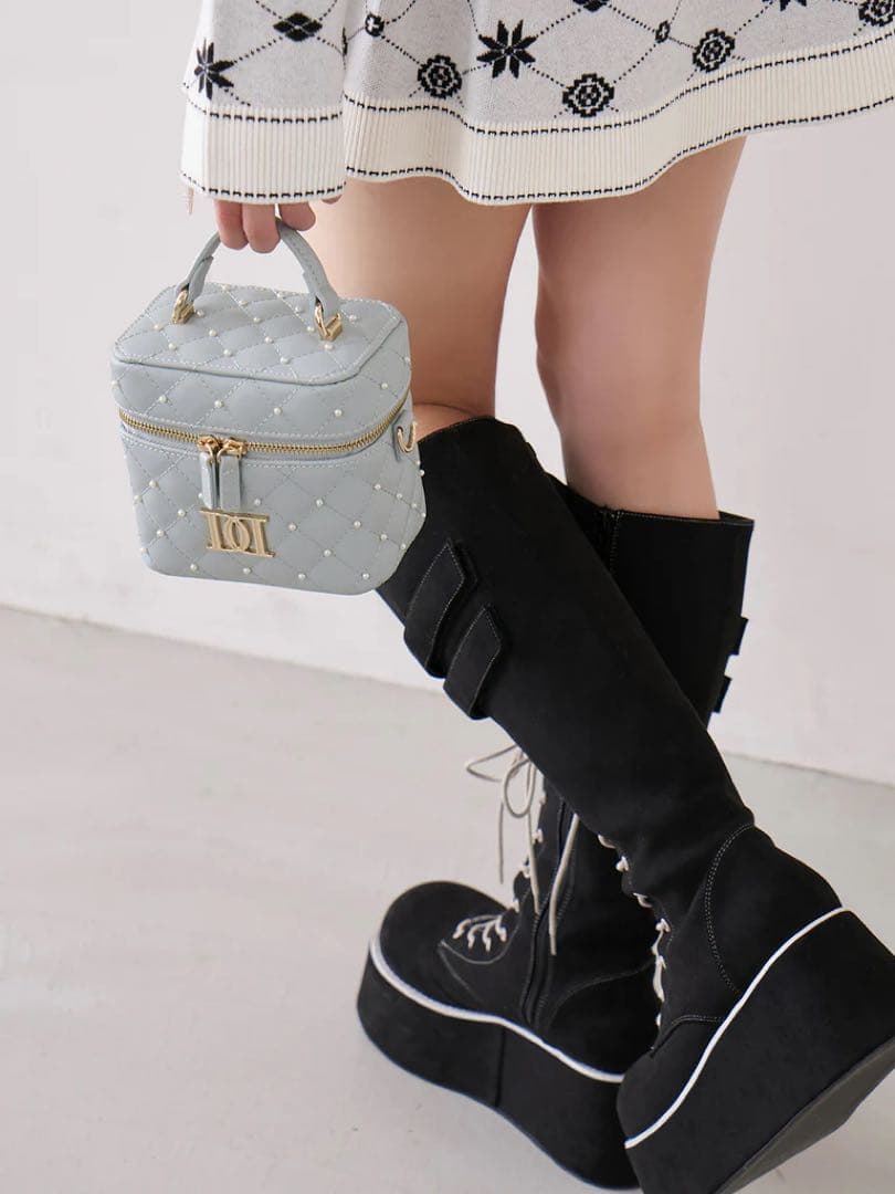 ダーリッチ 【ゴールドパーツ】キルティングパールスクエアミニバッグ サックス