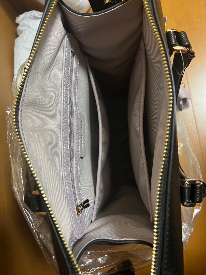 ナチュラルビューティーエレナ　リュック　ブラック