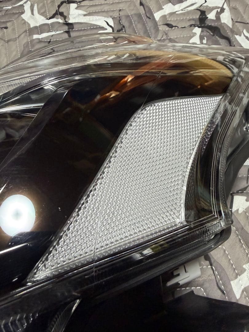 ラ*子様 H29年　プリウスα G's 左ヘッドライト