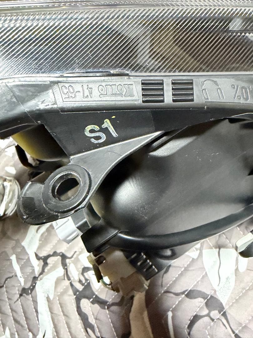 ラ*子様 H29年　プリウスα G's 左ヘッドライト